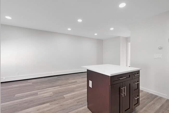 Photo - 561 Broad St