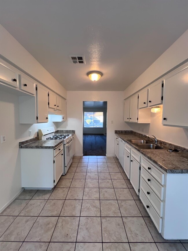 Photo - 461 Minnewawa Ave