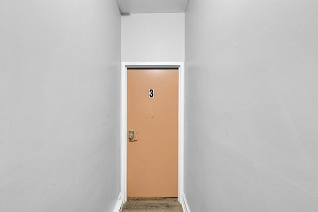 Building Photo - 830 Chestnut St Unit 3