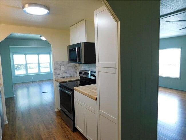 Photo - 1081 Parkway Ln