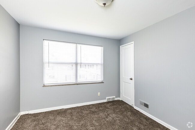 2BR, 1BA - 849SF