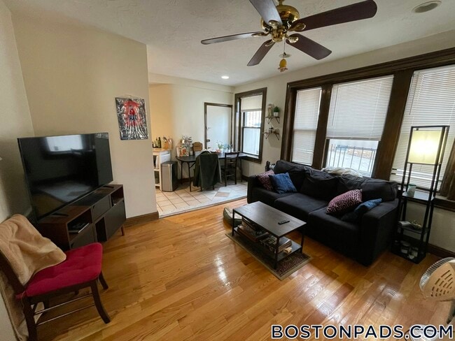 Photo - 240 Kelton St Unit 2