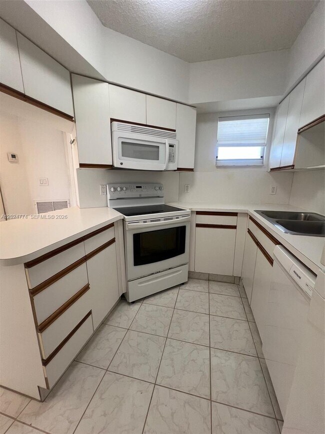 Photo - 9156 Collins Ave Unidad 502