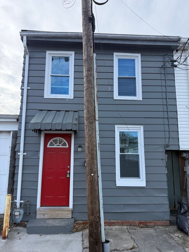 Building Photo - Newly renovated 3 bedroom , 1.5 bath house in Carlisle