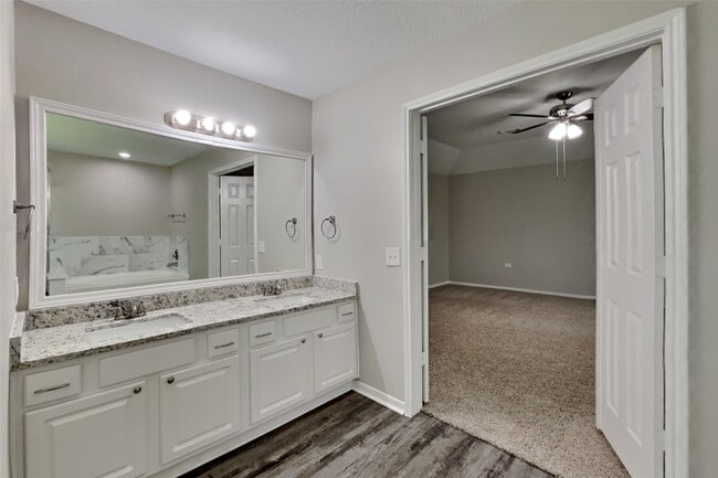 Building Photo - 22923 Rainbow Bend Ln
