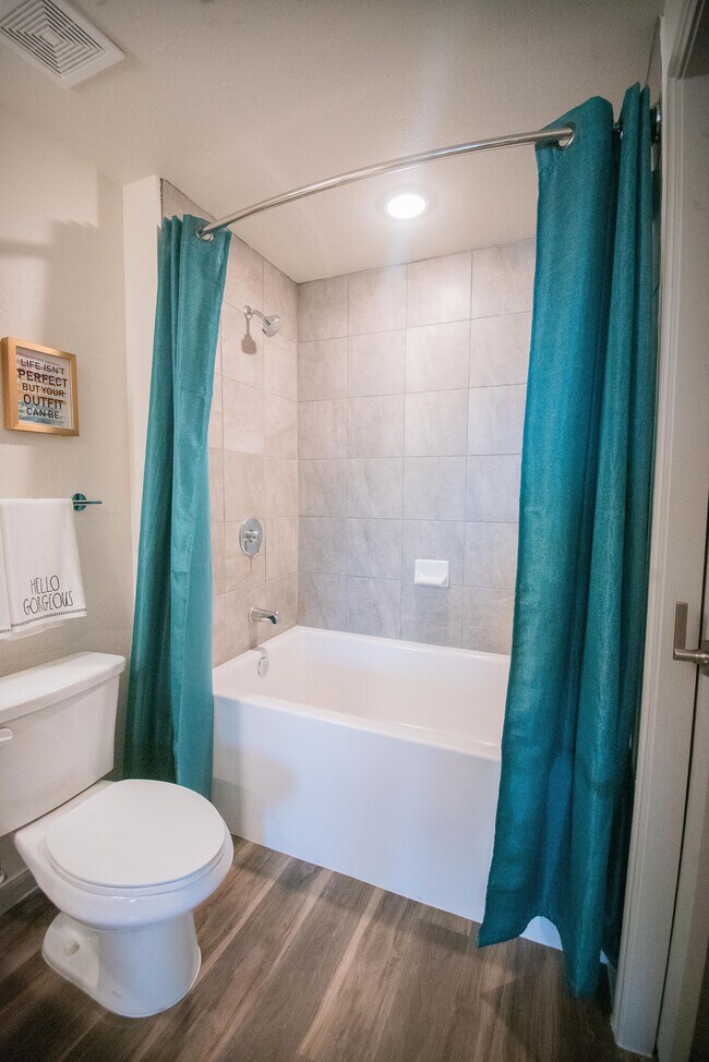 The Vic at Southwinds Apartments Baytown, TX