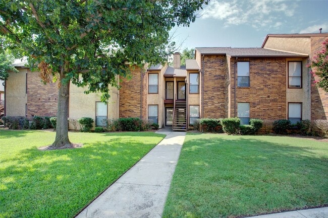 Photo - 1304 Harwell Dr Unidad 4811 Rental