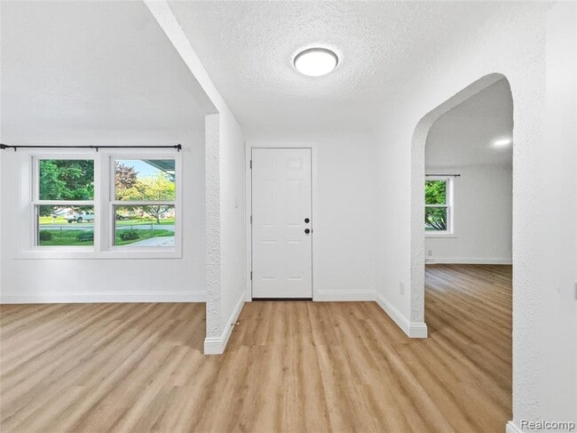 Photo - 2124 Bernice Ave