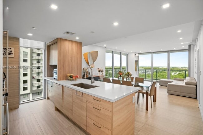 Building Photo - 16385 Biscayne Blvd Unit 1601+2 Parkings