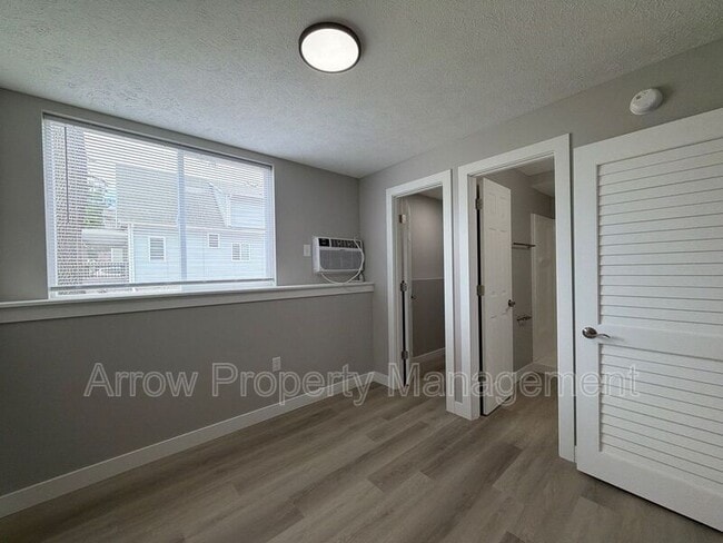 Photo - 877 N 26th St Unidad 101