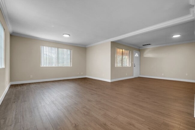 Photo - Spacious 3 Bed / 2 Bath apartment with parking & in-unit laundry! Unit 3266