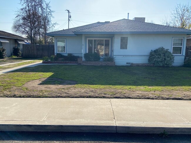 Frente - 4132 Arden Dr N