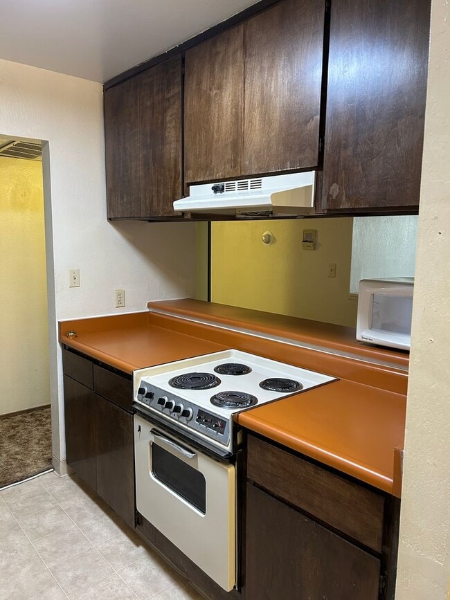 Photo - **3RD FLOOR CONDO NEAR VIRIGINA LAKE - LAK...