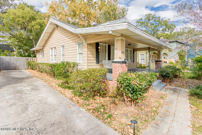 Photo - 2923 Downing St