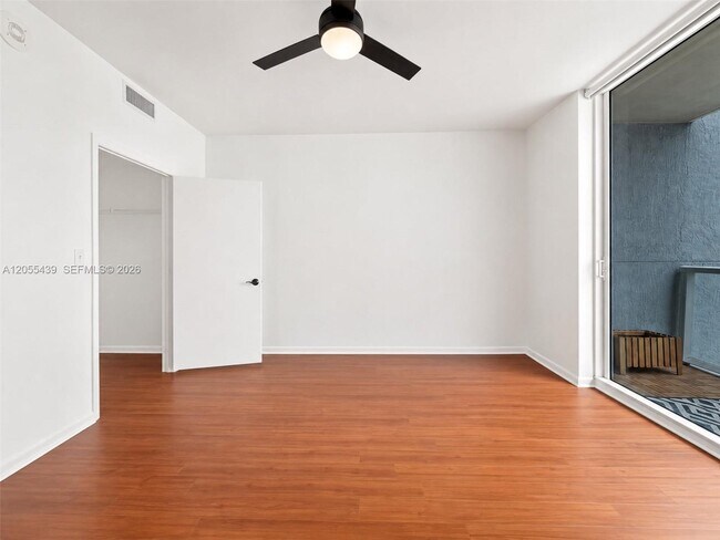 Photo - 253 NE 2nd St Unidad 1804