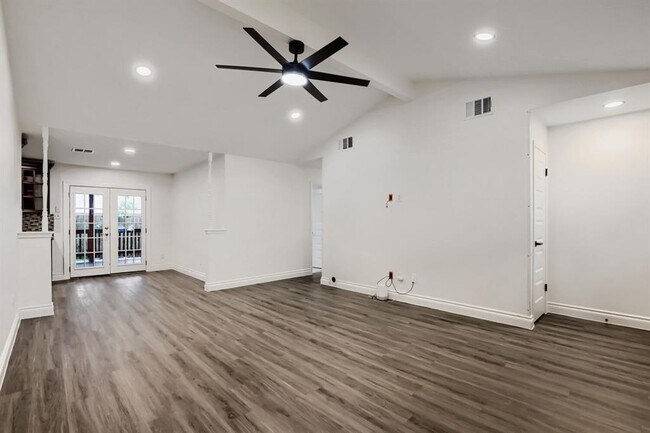 Photo - 12100 Clickett Cove