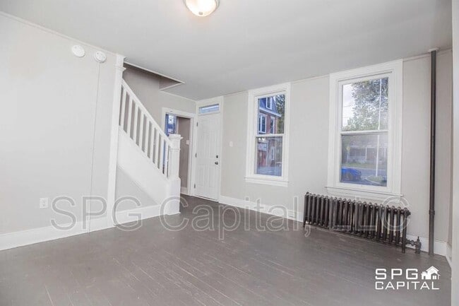 Photo - 526 E Queen St
