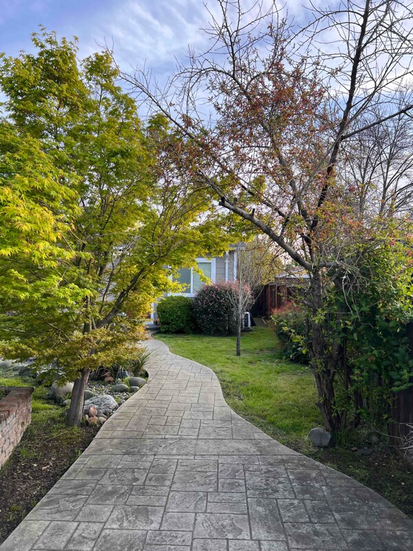 Photo - 139 Roslyn Dr Unit A