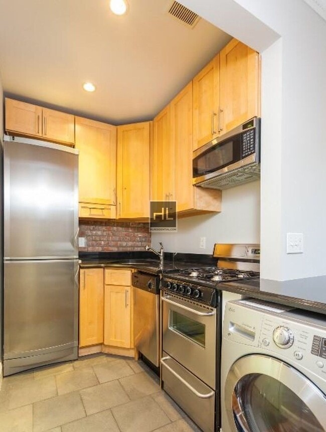 Photo - East 50th Street Unidad 2B