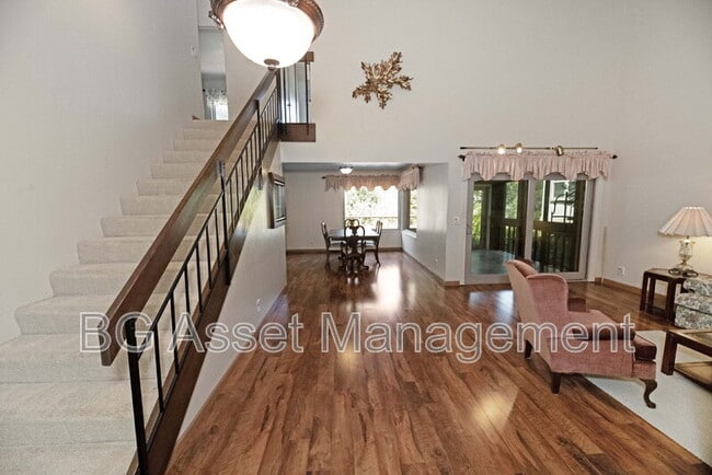 Photo - 1830 Weir Dr