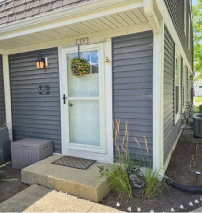 Photo - 319 Farmingdale Cir