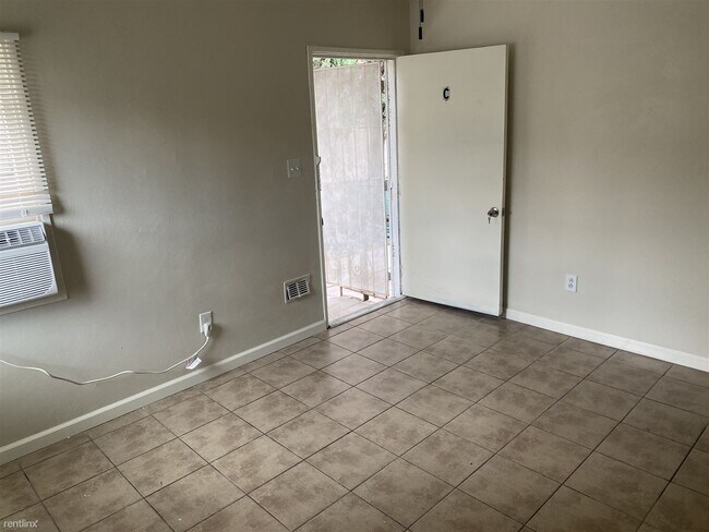 Photo - 1 br, 1 bath 4plex - 7940 Milton Ave C