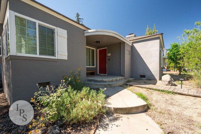 Photo - Beautifully Updated Fresno High Home - Walkable to Gazebo Gardens, 3BR/1BA, Partially Furnished