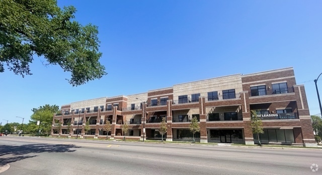 Building Photo - 6700 W North Ave Rental