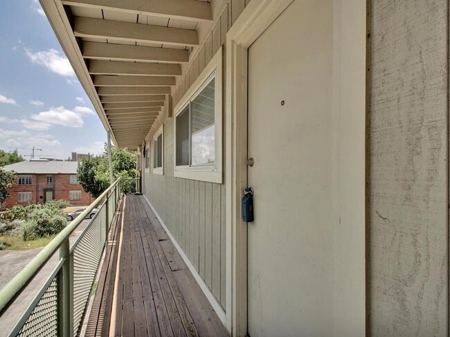 Photo - 304 E 33rd St Unidad 26