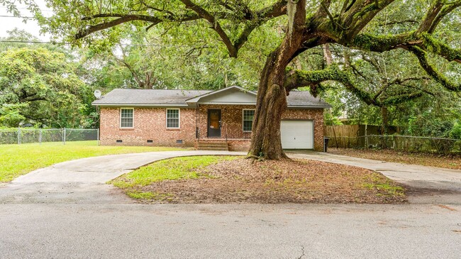 Photo - 3 Bedroom 1.5 Bath House in Hobcaw Point - Mount Pleasant