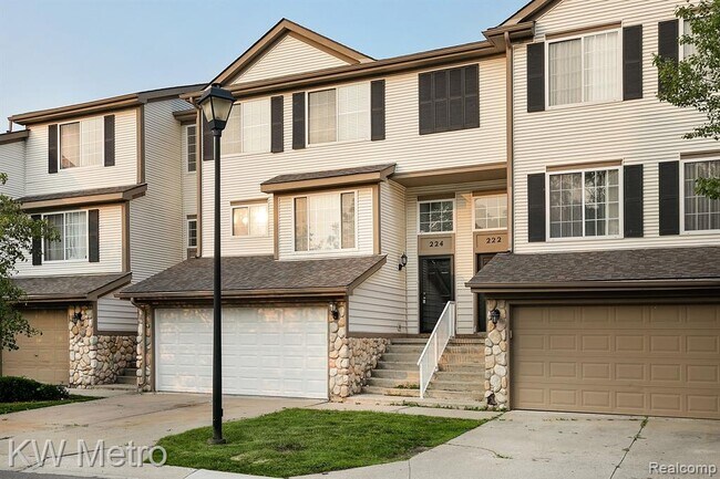 Photo - 224 Oak Ridge Dr