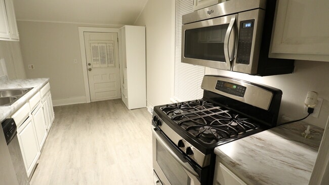 Building Photo - 355 S Rocky River Dr Unit Down