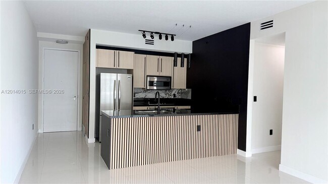 Photo - 79 SW 12th St Unit 4008S
