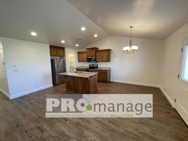 Photo - 3 Bed, 2 Bath Town Home w/ 2 Car Garage - Idaho Falls