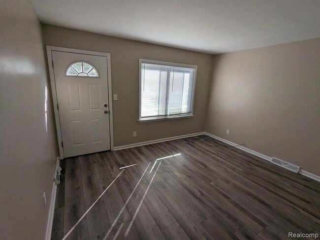 Photo - 22843 Heussner Ave