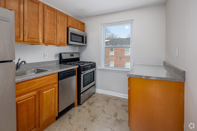1BR, 1BA - 507SF - Kitchen - Park View At Montclair