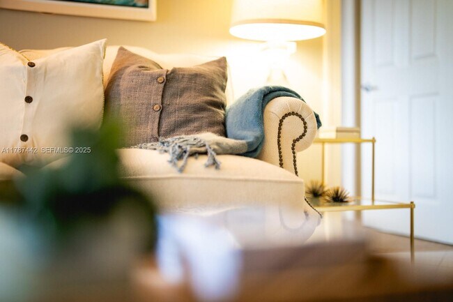 Photo - 6503 N Military Trl Unidad Castille