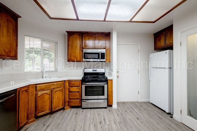 Photo - 3 Bedroom/2 Bath Home in San Lauren - $2150 per month!