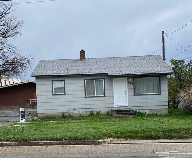 Building Photo - Cozy Home