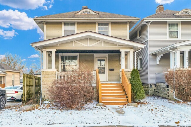 Building Photo - Rental Home Located at 808.5 E. Grove Street