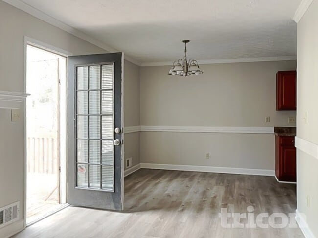 Photo - 605 Lake Dr SW