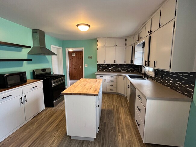 Photo - 601 Levee Blvd