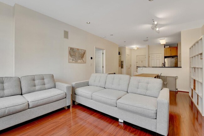 Photo - 24 Ave at Port Imperial Unidad 208