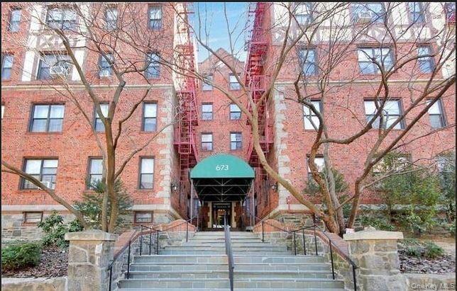 Building Photo - 673 Locust St Unit 2C