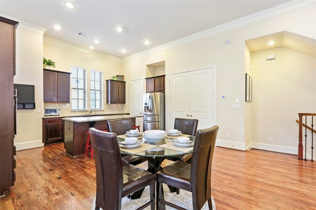 Photo - 2049 Fannin Station N