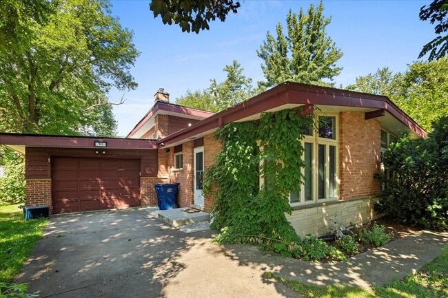 Building Photo - 747 LeClaire Ave Rental