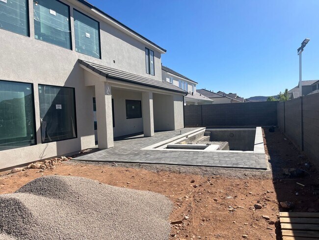 Photo - Gorgeous 6 bedroom with Pool and RV Garage