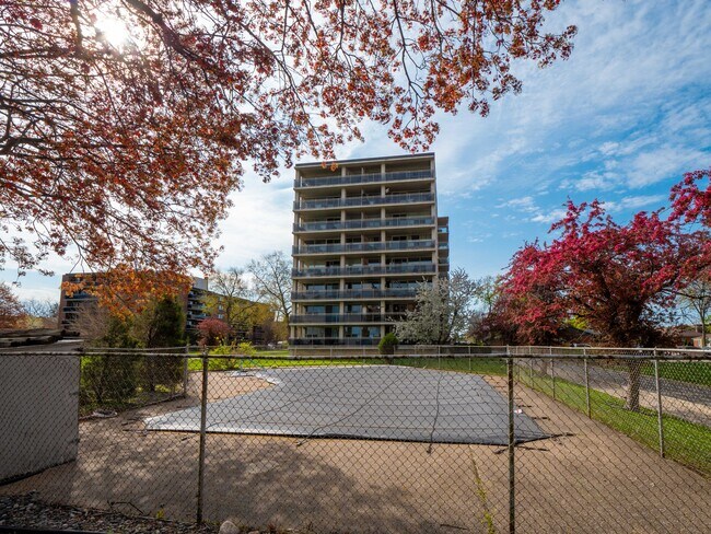 3801 Riverside Drive East