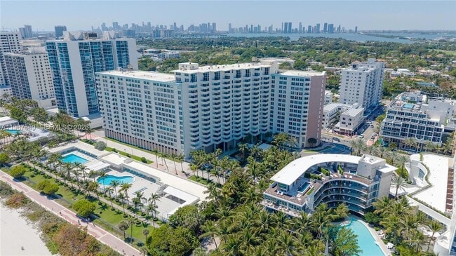 Building Photo - 2899 Collins Ave Unit 1422