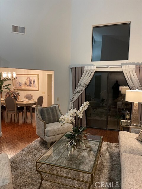 Photo - 6158 Sevenoaks St